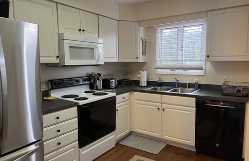 Lewes House | Clean & cozy townhome. Quick access to trails & historic Lewes. 5 mins to beach.