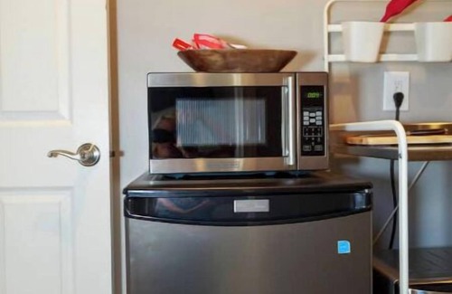 North Hills House | Clean & Cozy w/Private Entrance for 1-2 Guestsnn