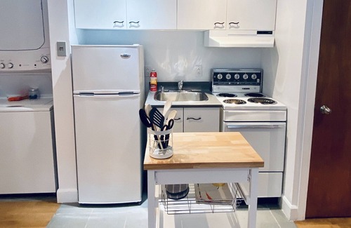 Tetreaultville House | Clean, cozy, well located only 400m walk to subway