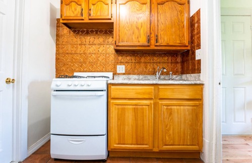 Bedford-Stuyvesant House | Clean & Elegant 2br Apt In A Brownstone Home