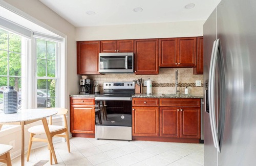 Fairfax House | Clean Fairfax 3BR w/W/D, close to Nationals Park, by Blueground