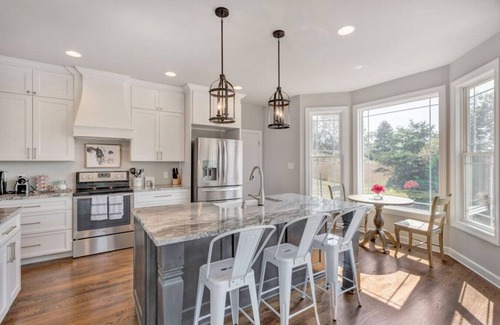Afton House | Clean family-friendly 5BR in the HEART of Virginia's Wine Country - Amazing views, basement game room, new outdoor patio