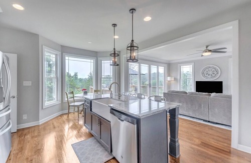 Afton House | Clean family-friendly 5BR in the HEART of Virginia's Wine Country - Amazing views, basement game room, new outdoor patio