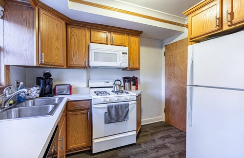Dicken House | Clean, Fresh and Homey 2BR! Welcome!