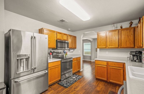 Converse House | Clean, Fun 3 Bedroom, with Game Room & Fire Pit