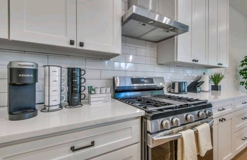 Dallas House | Clean luxury, furnished house for rent