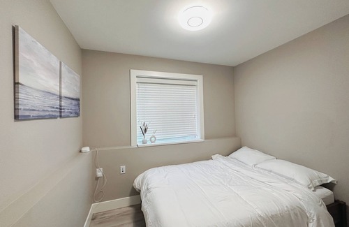 Hastings House | Clean Modern Comforts in Vancouver - 5 mins walk to rapid transit