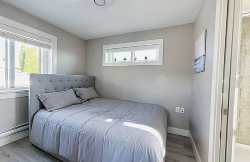 Hastings House | Clean Modern Comforts in Vancouver - 5 mins walk to rapid transit