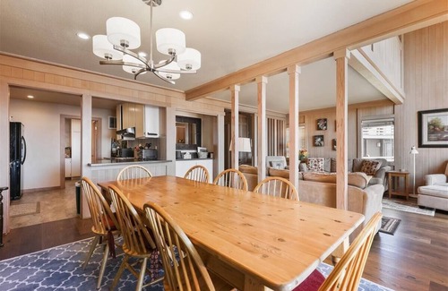 Tahoe City Condo | Clean, Modern, Fantastic Lake View #37