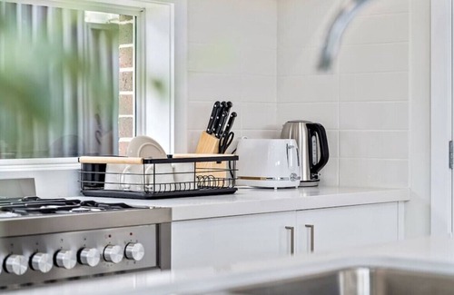 Leppington House | Clean Modern House suits 4-6 people