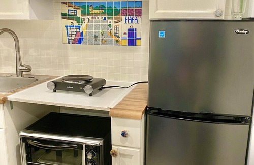 Maple Ridge House | Clean Modern Kitchenette Suite with Mexican Charm