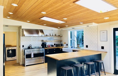 West Linn House | Clean, Natural, Private but Close-in Dreamy Spot