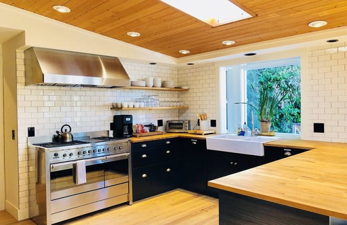 West Linn House | Clean, Natural, Private but Close-in Dreamy Spot