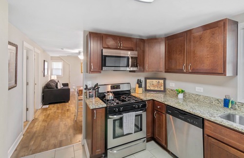 Libertyville Apartment | Clean Newly Remodeled 2 Bedroom Apartment
