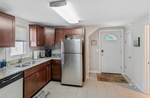 Libertyville Apartment | Clean Newly Remodeled 2 Bedroom Apartment