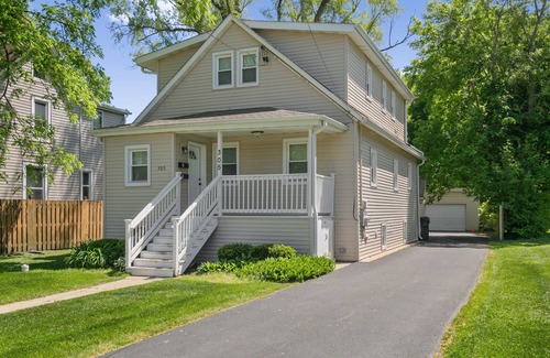 Libertyville Apartment | Clean Newly Remodeled 2 Bedroom Apartment