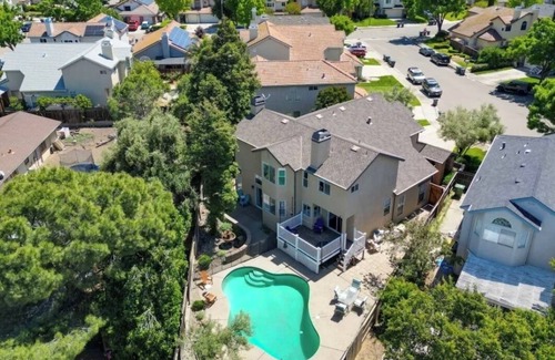Tracy House | Clean, old fashion, pet-friendly, beautiful spacious 4-bedroom home in Tracy