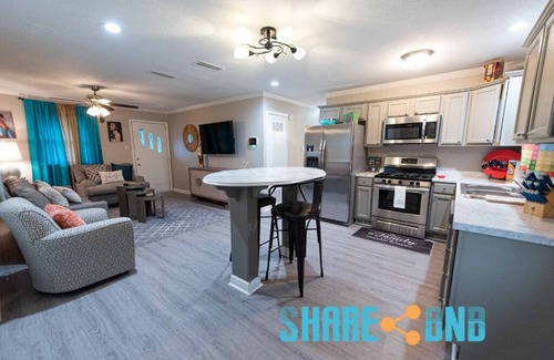 Sherwood House | Clean, Pet Friendly, Remote Work Home between LR & LRAFB