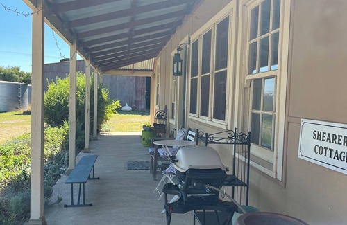Eglinton Cottage | Clean, pretty cottage situated on beautiful farmland ten minutes from Bathurst.
