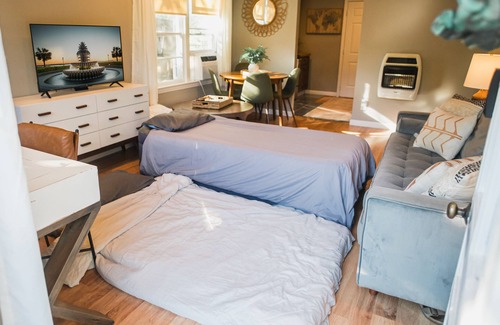 Charleston House | Clean, Private Guesthouse-9 min. to Downtown Charleston, 15 min. to FollyBeach!