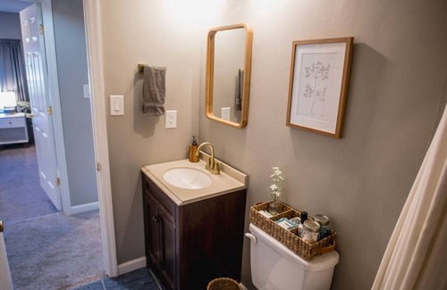 Charleston House | Clean, Private Guesthouse-9 min. to Downtown Charleston, 15 min. to FollyBeach!