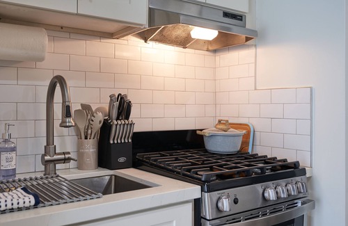 El Segundo Apartment | Clean Private Studio 5 Mins from LAX & Beach - Monthly Stay Discounts Available