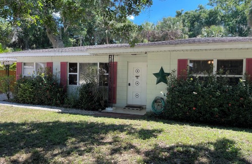 Vero Beach South House | Clean quiet safe Charming 2-bedroom house in beautiful Vero Beach Florida