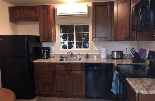 Tucson House | Clean, renovated 1 Bedroom with everything you need. Granite, Travertine!