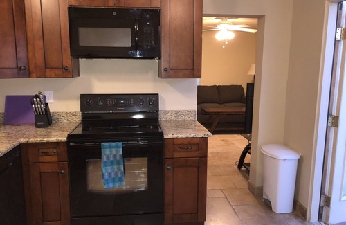 Tucson House | Clean, renovated 1 Bedroom with everything you need. Granite, Travertine!