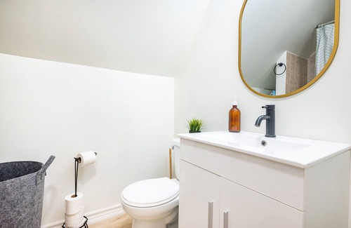 Pembroke House | Clean, renovated, modern 2 bedroom house in Pembroke