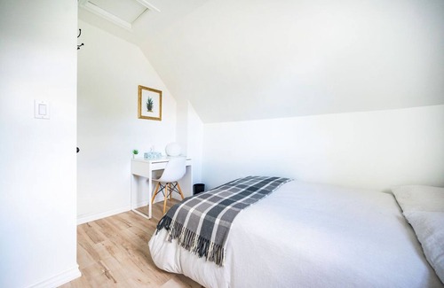 Pembroke House | Clean, renovated, modern 2 bedroom house in Pembroke