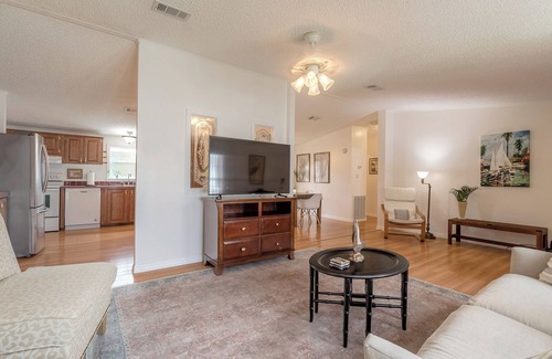 Edgewater House | Clean, roomy & comfy home with access to two community pools and a boat launch.