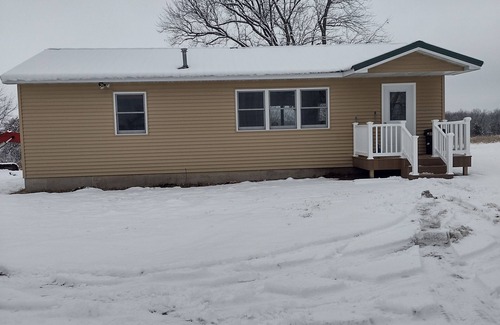 Van Buren County House | Clean Secluded Cabin in the Country