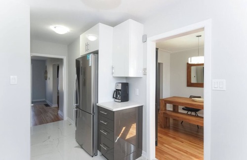 Manor Park House | Clean Spacious 4 Bedroom Home Manor Park 10mins Downtown Ottawa
