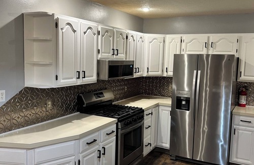 Deptford House | Clean Spacious Family Friendly Home Close to Historic Philadelphia 3 BR-sleeps 6