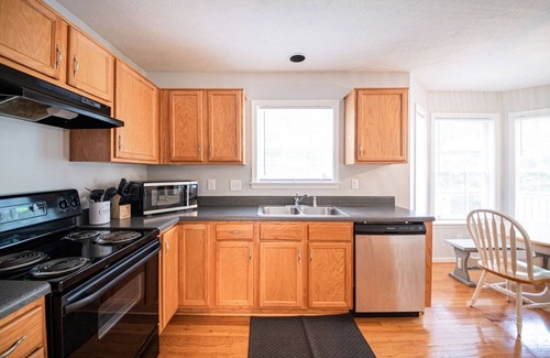 North Chesterfield House | Clean & Spacious Home, Centrally Located, Near Attractions w/large Fenced Yard