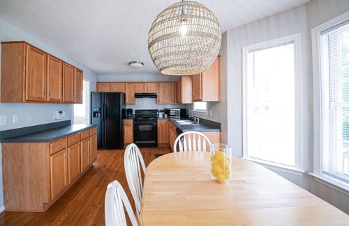 North Chesterfield House | Clean & Spacious Home, Centrally Located, Near Attractions w/large Fenced Yard