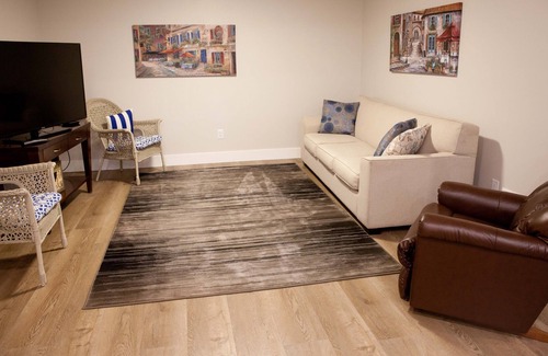 Abbotsford House | Clean Spacious Oasis