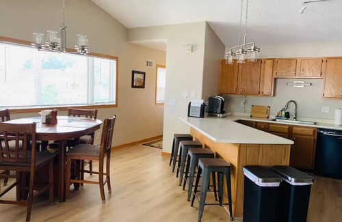 Escanaba Apartment | Clean, spacious, tastefully decorated 3 bedroom 2 bathroom Luxury Penthouse Apt