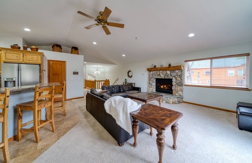 Tahoe Paradise Cabin | Clean Spacious 3 Bed Nash Family Cabin. 2300sq/ft