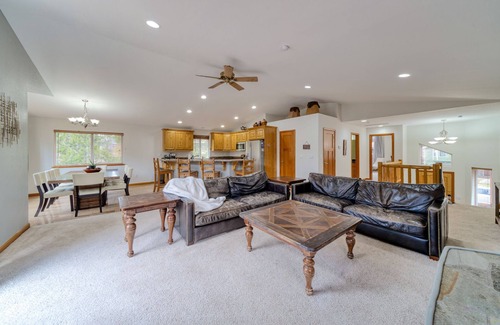Tahoe Paradise Cabin | Clean Spacious 3 Bed Nash Family Cabin. 2300sq/ft