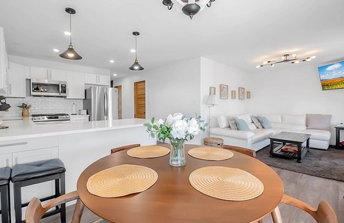 Lakeshore House | Clean two bedroom home on the water