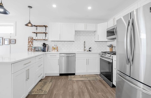 Lakeshore House | Clean two bedroom home on the water