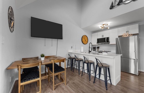 Surf City House | Clean & Updated! Steps from the Beach. Dogs Welcome. Grill & Beach Gear