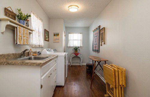 Amarillo House | Clean West Texas home,safe,cozy. 3 bed,2 bath.Fam & pet friendly. 17mi PaloDuro