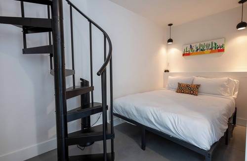 Cookeville Hotel | *Cleaning Fee Included* Mini modern cabin nestled in the peaceful hills between Jackson and Putnam County, minutes away from CUMMINS FALLS STATE PARK. Designed for comfort and style, this vacation rental seamlessly blends modern charm with wooded s