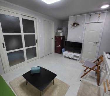 Sungin-dong Apartment | Clear Bridge House