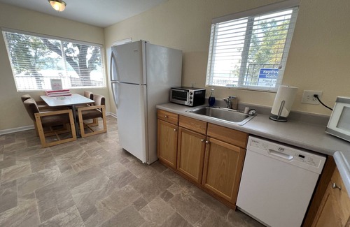 Clearlake Park Apartment | Clear Lake Cottages & Marina