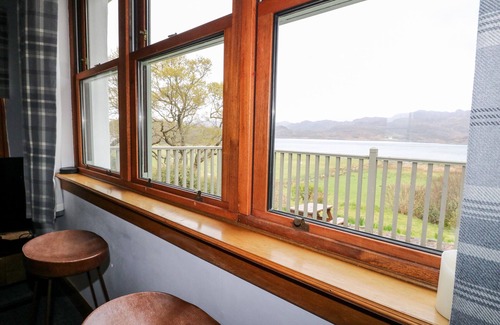Lochailort Cottage | CLEARWATER HOUSE, family friendly, with open fire in Glenuig