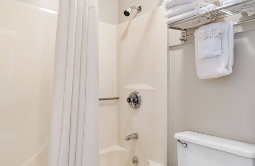 Mackinaw City Hotel | Clearwater Lakeshore Motel